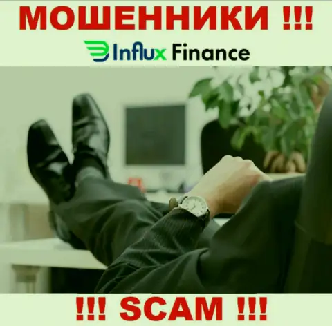 На сайте InFluxFinance Pro не указаны их руководители - мошенники без всяких последствий сливают вложения